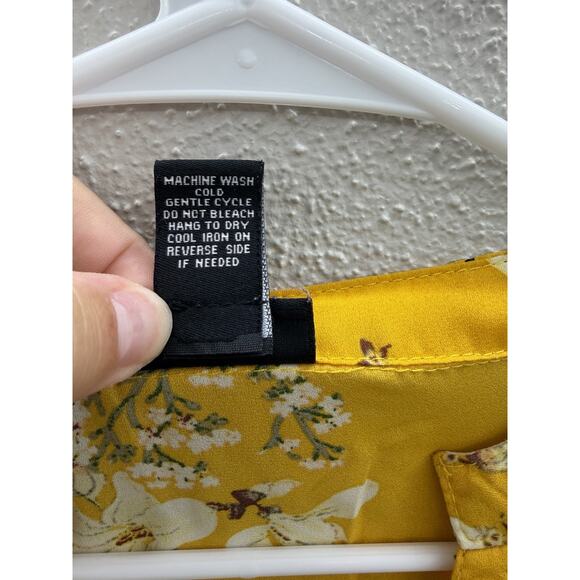 Rue 21 Womens Juniors Blouse Size Medium Yellow Floral 3/4 Sleeve 1/4 Zip - Picture 5 of 10